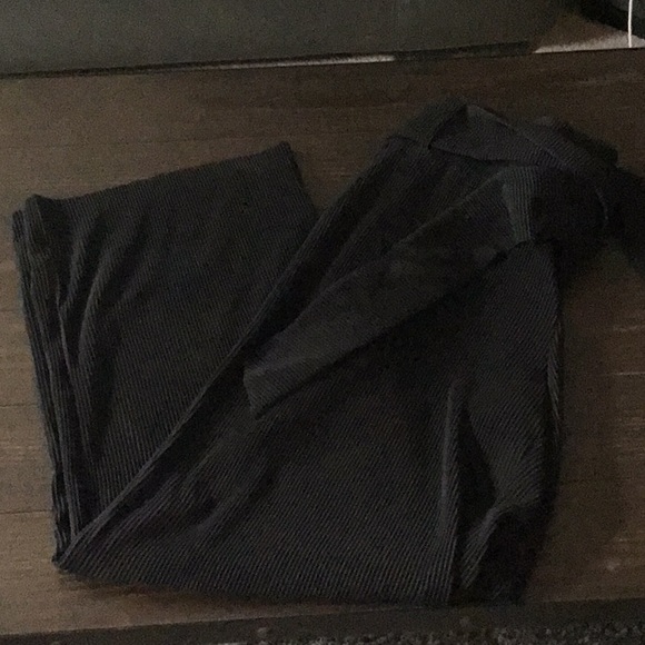 Just like new. Wide leg capris. - Picture 3 of 4